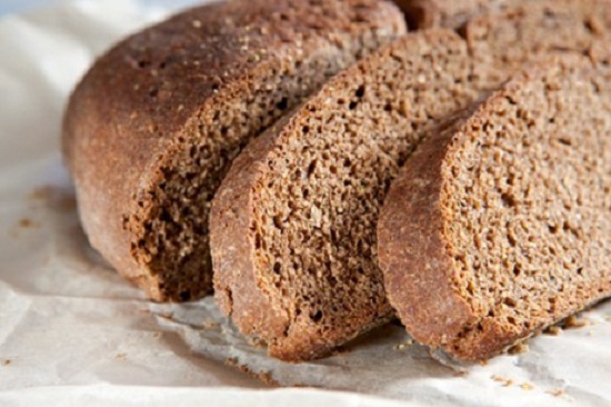 Bánh mì đen là thực phẩm không có chất béo mà lại giàu protein