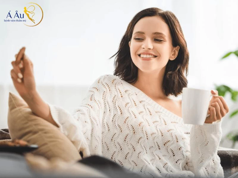 Hãy luôn giữ tinh thần lạc quan và sức khỏe tốt trước khi thực hiện căng da chỉ vàng