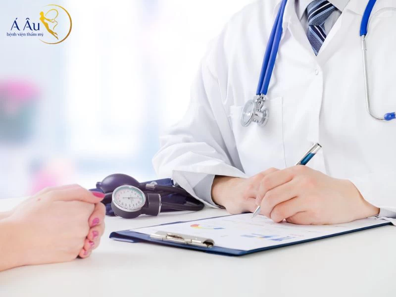 Nên uống thuốc và tái khám theo lịch hẹn của bác sĩ